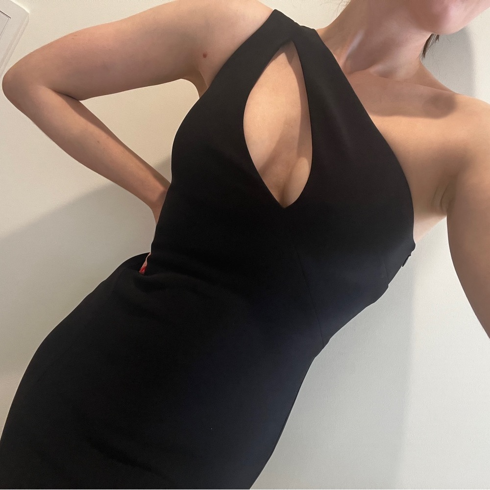 BEC&BRIDGE Emerald Avenue Asymmetrical Midi Dress in Black
US 2 UK6
Color: Black